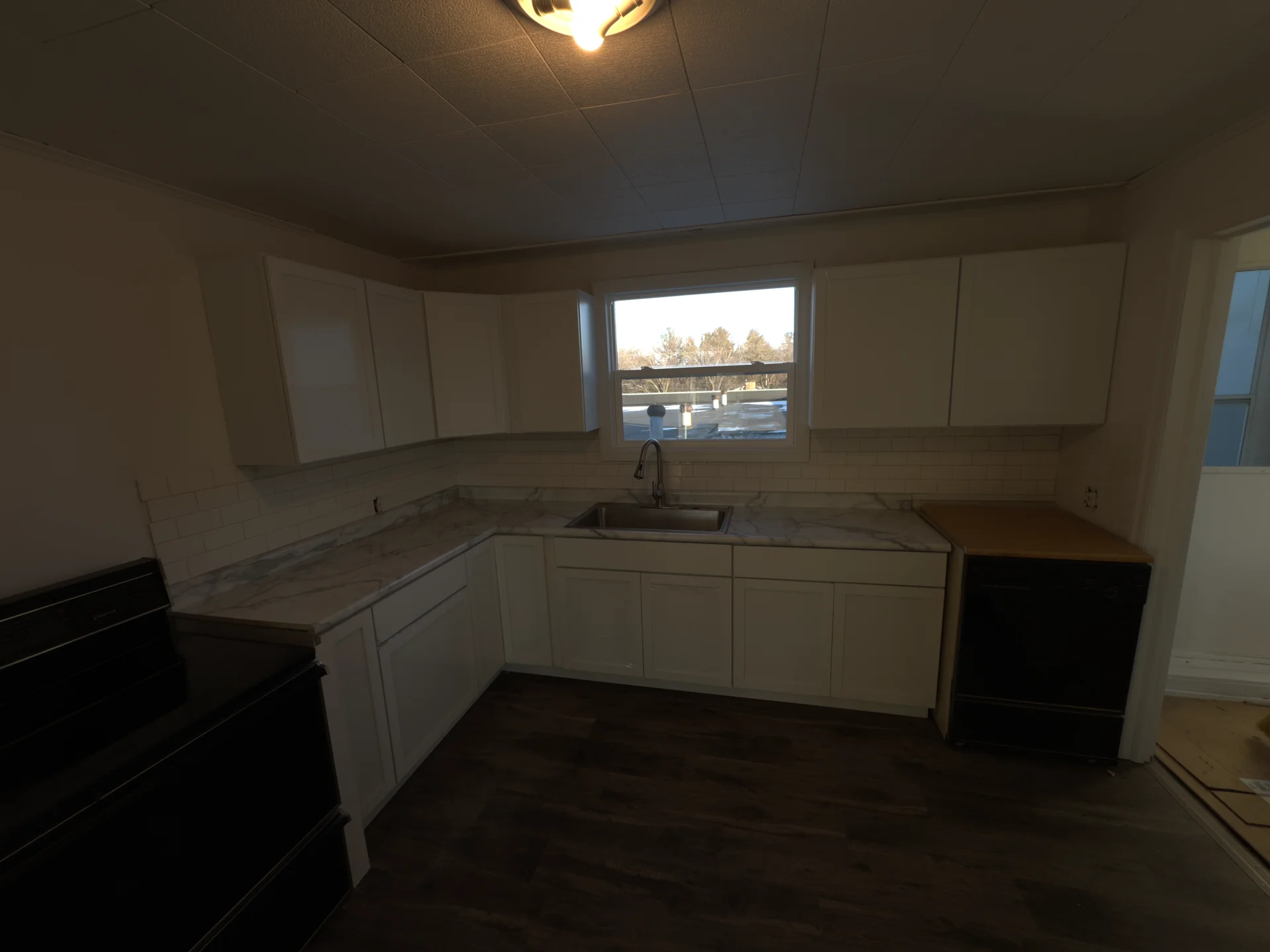 White Shaker Cabinets & Undermount Sink
